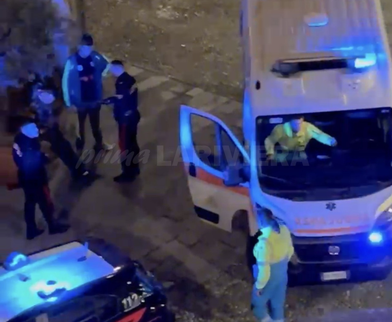 Due giovani aggrediti e feriti da fendenti in piazza San Siro a Sanremo. Video