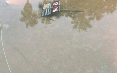 Atto vandalico alla fontana di Villa Ormond:  danneggiate le targhe botaniche