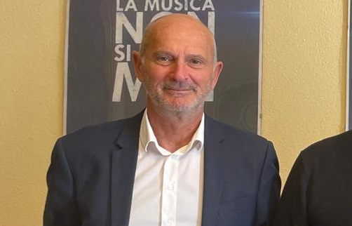 Il diktat di Sindoni (e di Silvio Di Michele) agli albergatori: “Non prendete prenotazione per il Festival 2027 fino a maggio”