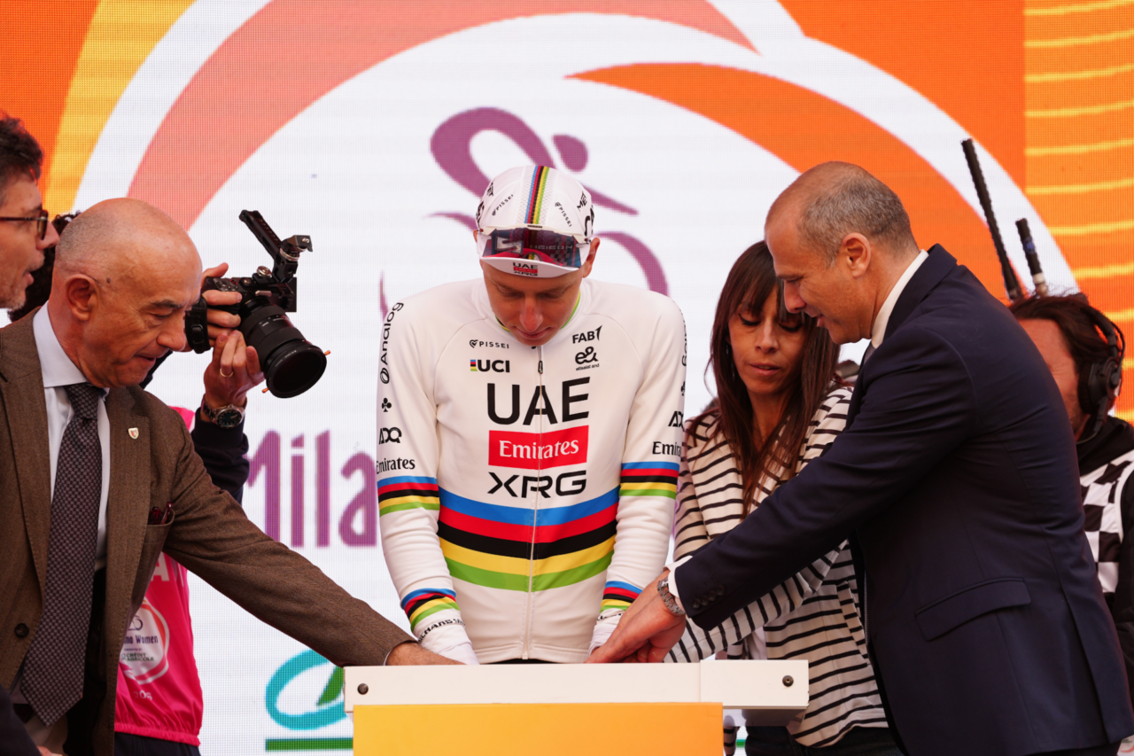 Che spettacolo Tadej Pogacar, rompe il tabù e mette il suo sigillo sulla Milano-Sanremo 2026