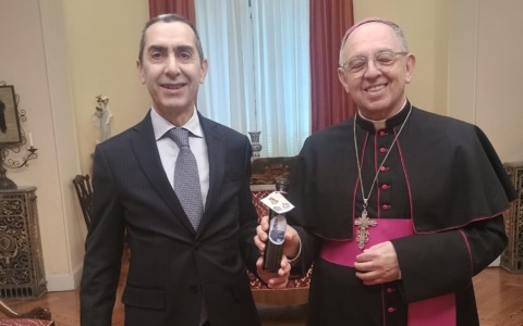 L’Olio di Capaci consegnato dal Questore al Vescovo Suetta