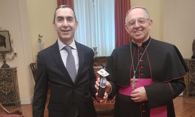L’Olio di Capaci consegnato dal Questore al Vescovo Suetta