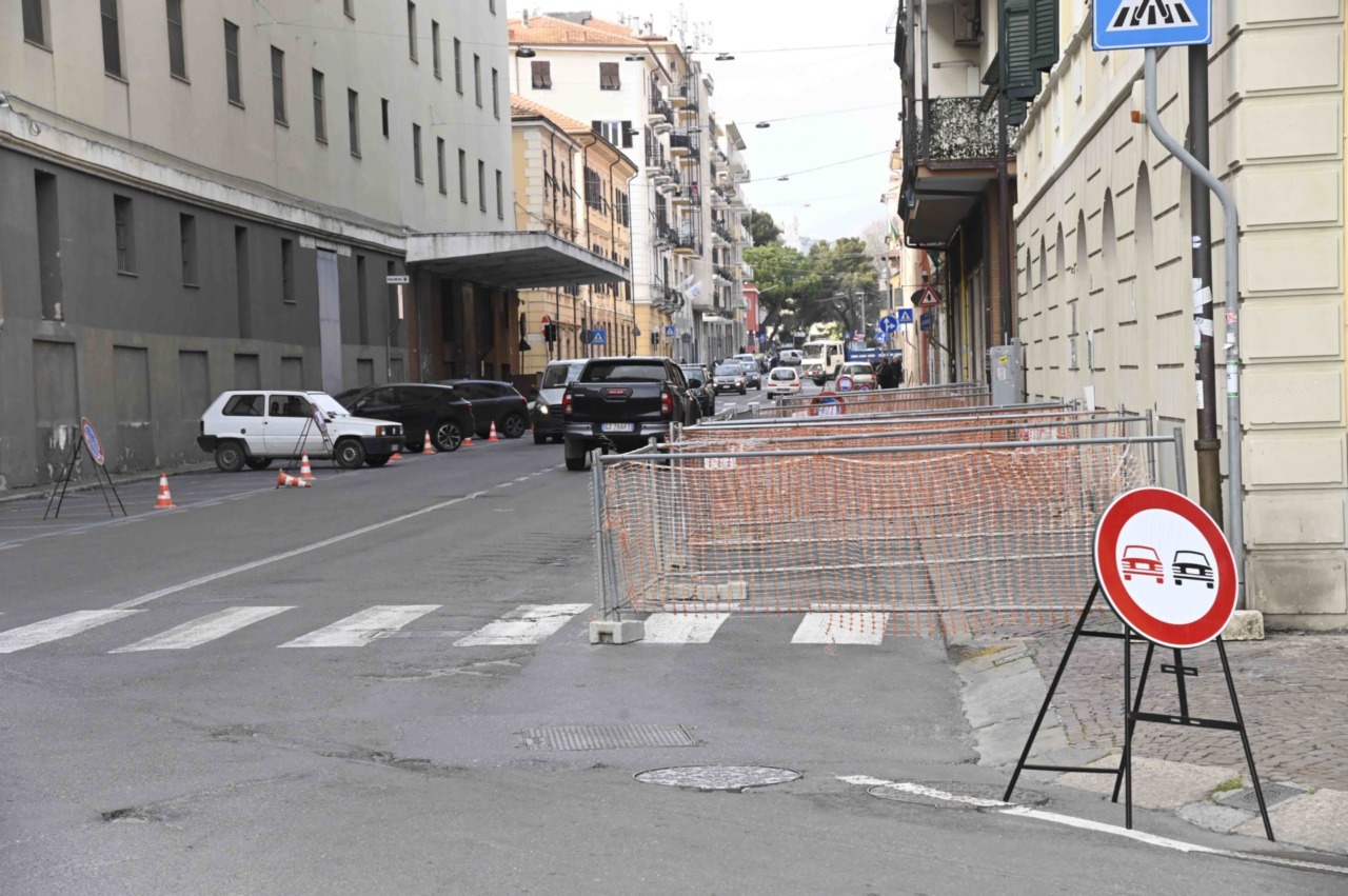 Partiti tra le polemiche  i lavori per la ciclabile in Via Schiva