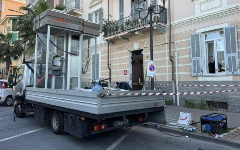 Via l’ultima cabina telefonica a Ventimiglia