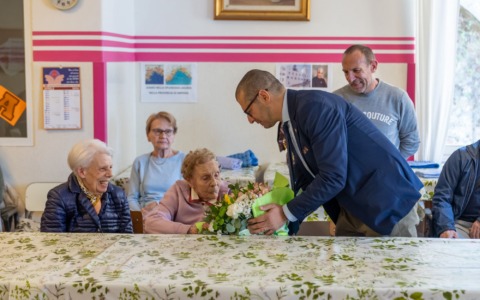 I 102 anni della verduriera di via Palazzo Angela Crespi