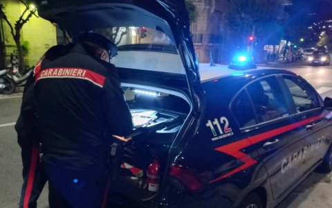 Fuggono dai Carabinieri con lo scooter. Folle inseguimento e arresto di due giovani