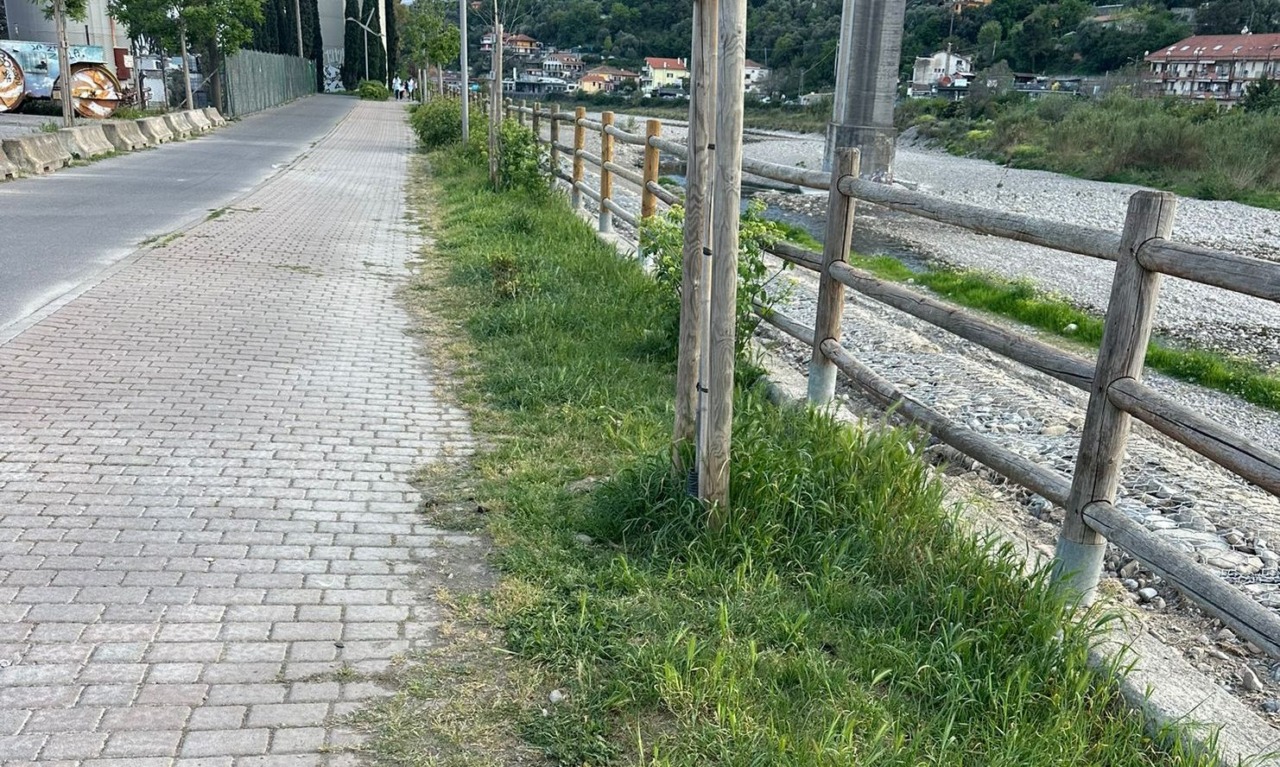 SiAmo Camporosso denuncia degrado sulla pista ciclabile