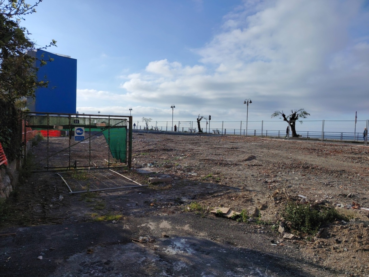 Dopo la demolizione lo stop. Slitta a dicembre la fine dei lavori nell’area dell’ex ristorante Casablanca