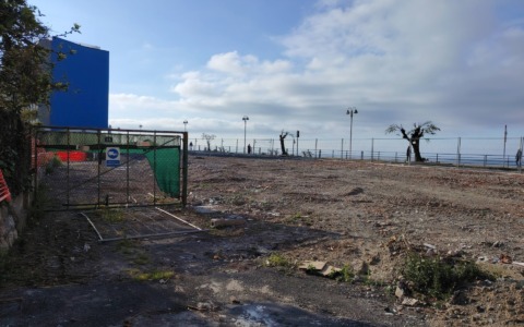 Dopo la demolizione lo stop. Slitta a dicembre la fine dei lavori nell’area dell’ex ristorante Casablanca