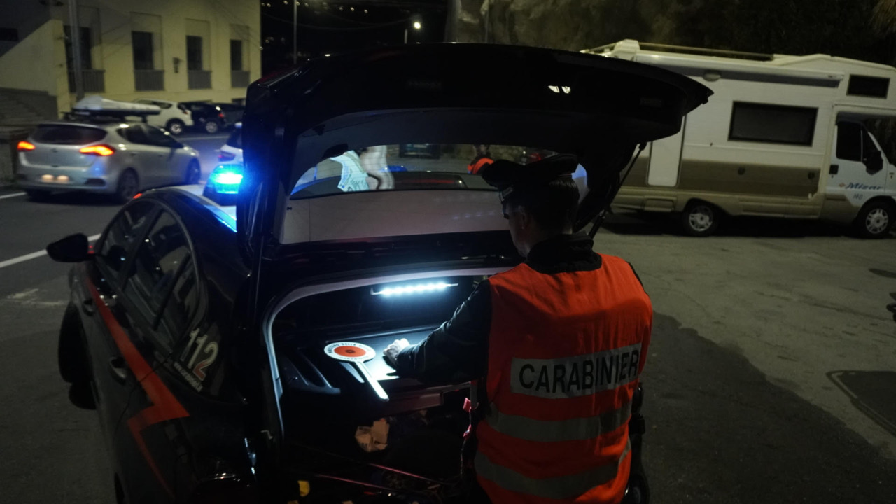 Liti domestiche con coltelli, risse e furti. Il lungo ponte di Pasqua dei Carabinieri