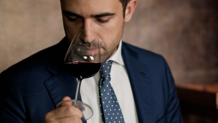 Il sommelier Marco Gallo scelto come giurato in due concorsi enologici a Londra e Francoforte