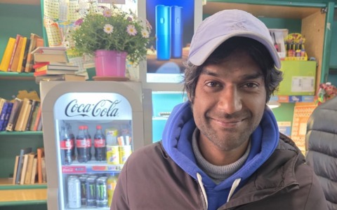 L’appello dell’ex agente Igor Cassini per Sham “derubato delle poche cose che aveva, cerca un lavoro”