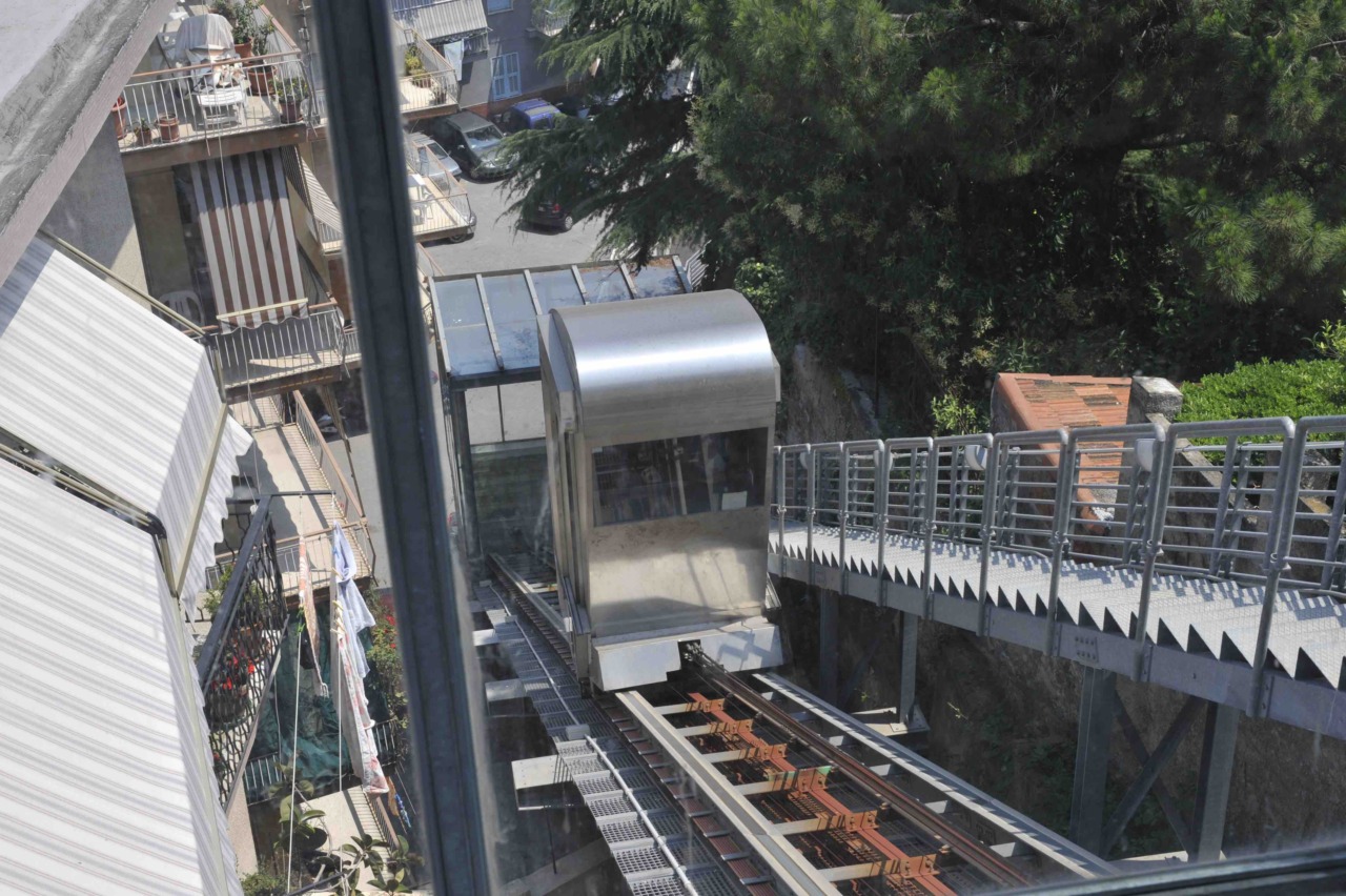 Riaprono gli ascensori pubblici del Parasio: conclusi gli interventi di revisione decennale