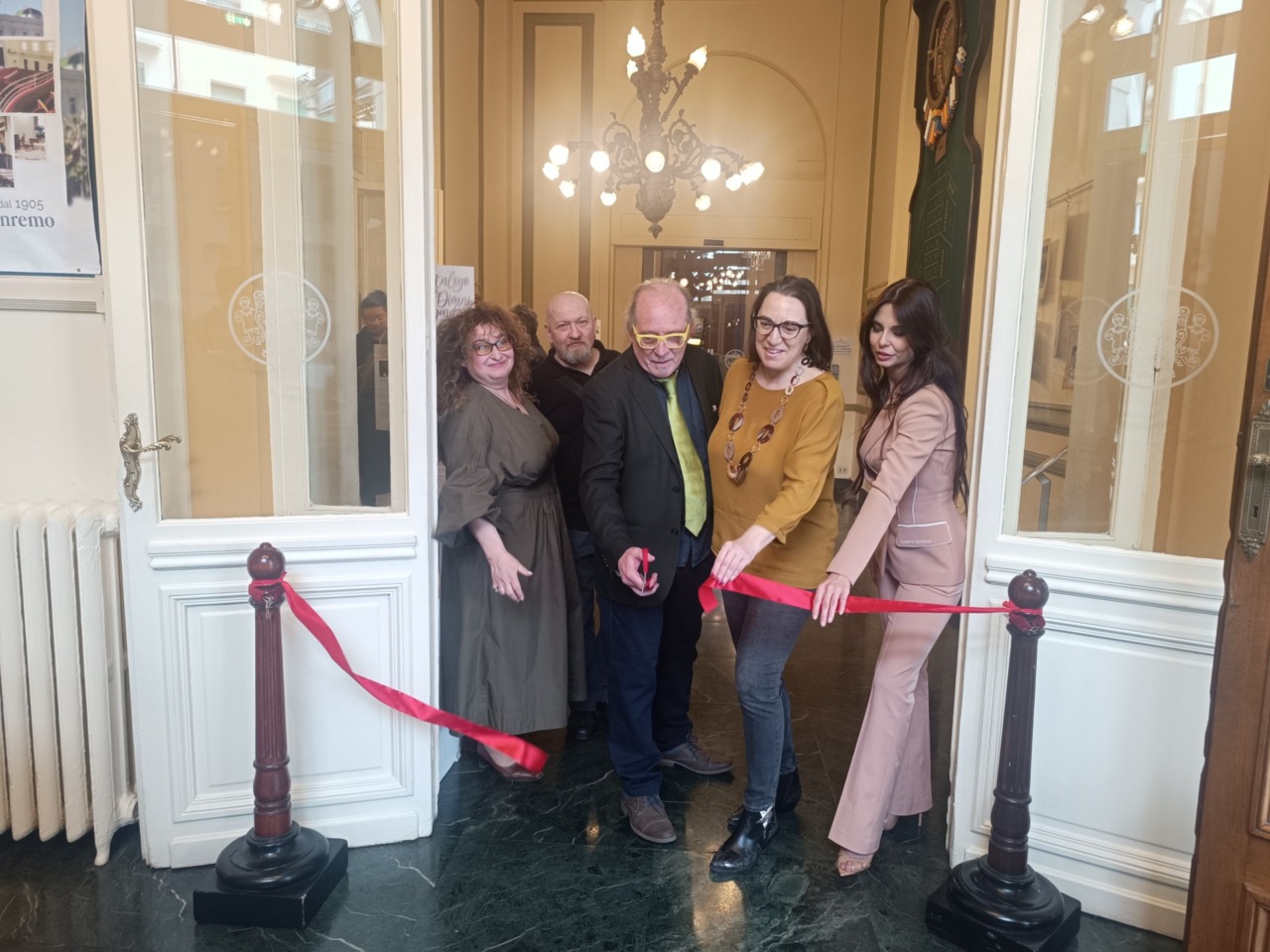 Inaugurata la mostra dei “Divani Leggendari” con le copertine di Buduàr