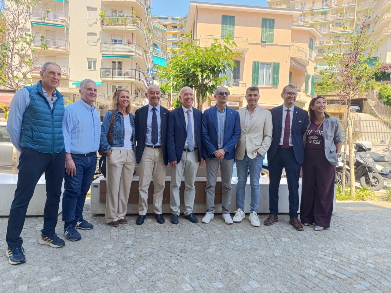 Sopralluogo dell’amministrazione nel riqualificato quartiere Borgo