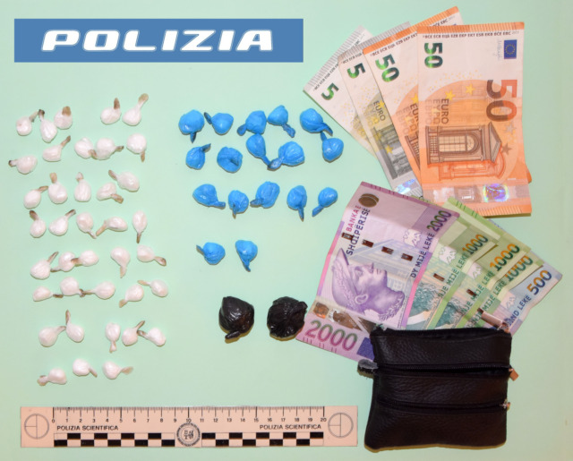 Cocaina nascosta nella leva del cambio, arrestato per spaccio