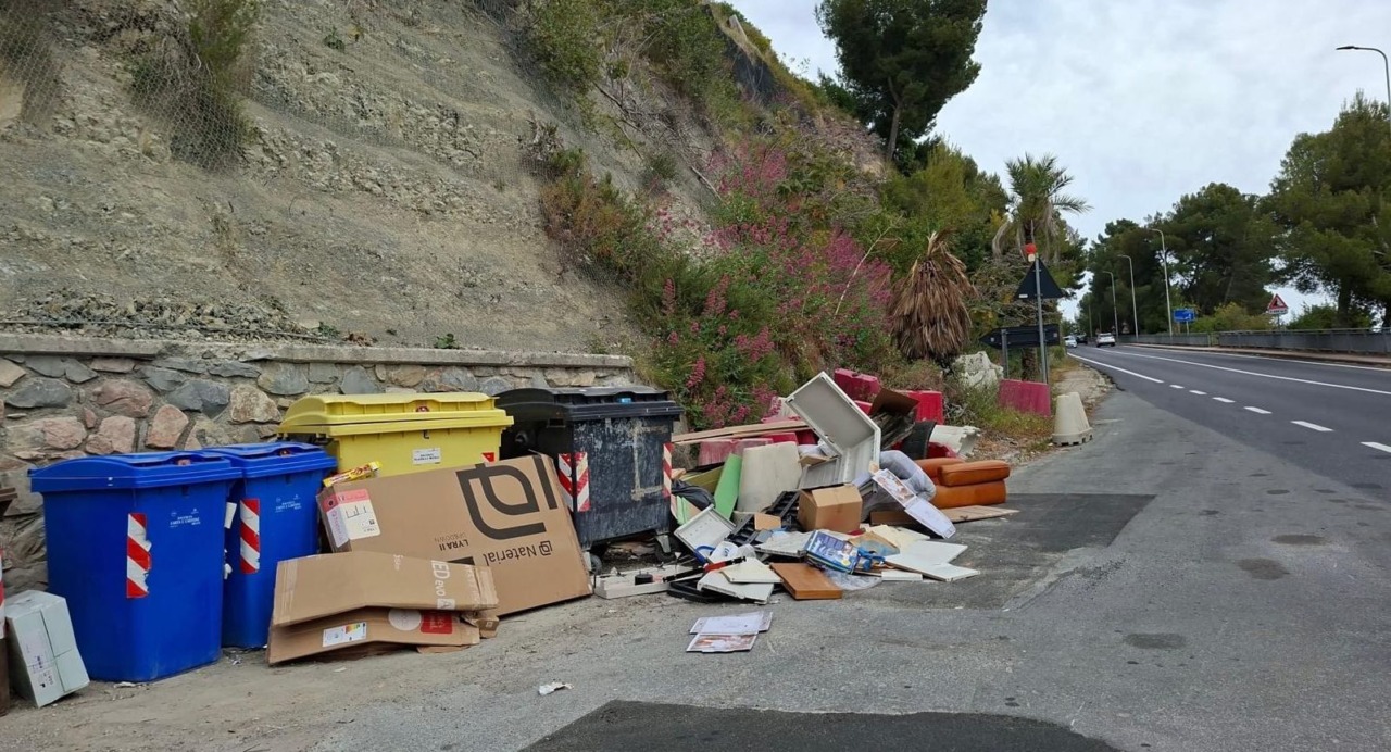 Oltre cento verbali e sanzioni per 65mila euro contro i furbetti della spazzatura