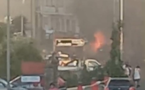 Auto in fiamme in via Galilei a Sanremo, alcuni intossicati
