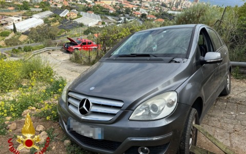 Coppia di francesi intrappolata con l’auto in campagna per colpa del navigatore