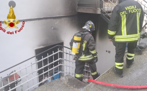 Incendio in un appartamento a Imperia, due lievemente intossicati