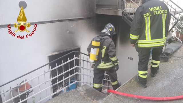 Incendio in un appartamento a Imperia, due lievemente intossicati