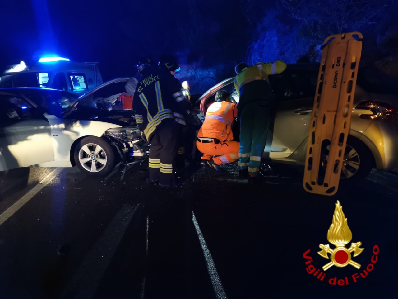 Schianto tra due auto sull’Aurelia a Capo Berta, donna incastrata tra le lamiere