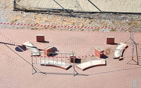 Notte folle a Ventimiglia, vandali distruggono le panchine della passeggiata Oberdan