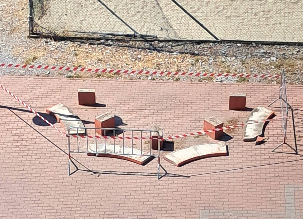 Notte folle a Ventimiglia, vandali distruggono le panchine della passeggiata Oberdan