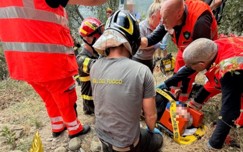 Mobilitazione di soccorsi per una donna caduta nella mulattiera tra Taggia e Castellaro