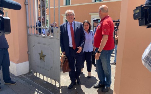 Aiello respinge le accuse davanti al GIP: «Non ho picchiato mia figlia e non ho mai visto nessuno farlo»