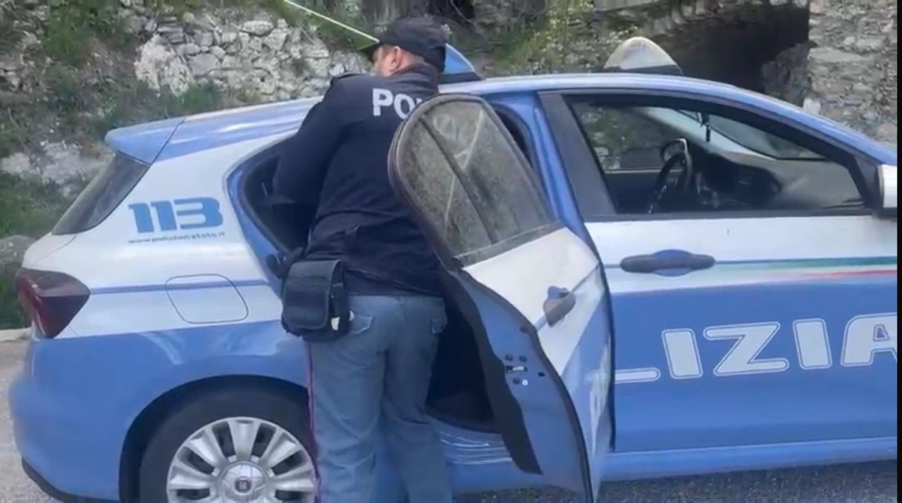 Con la droga nascosta nei pantaloni. Fermato un uomo con 30 dosi di cocaina