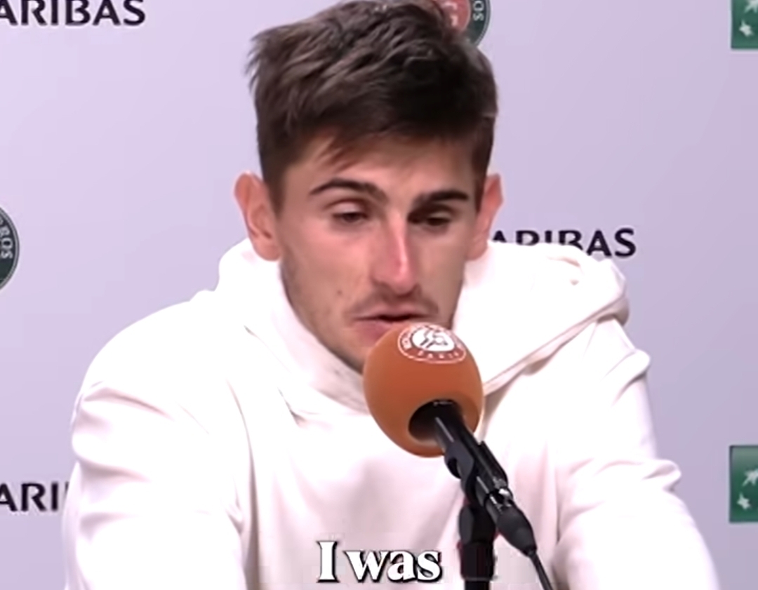 Matteo Arnaldi dopo il ritiro dalla semifinale al Roland Garros: “Una cosa che non auguro a nessuno”