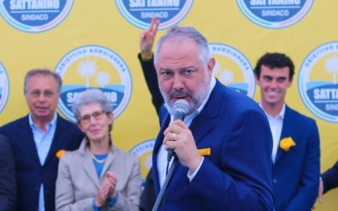 Sale di livello la tensione tra l’amministrazione Baldassarre e i due gruppi di opposizione: “Danno erariale”