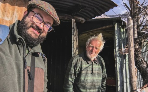 Pastore 90enne e le sue pecore protagonisti di un documentario a Molini di Triora