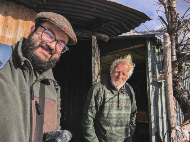 Pastore 90enne e le sue pecore protagonisti di un documentario a Molini di Triora
