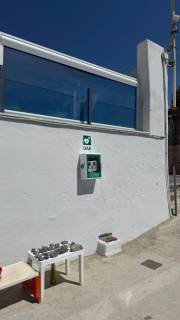 Cervo, spiagge più sicure: installati due nuovi defibrillatori sul litorale