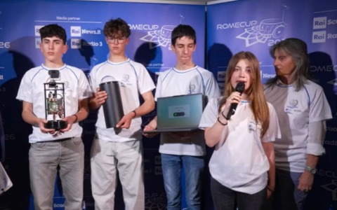 Gli studenti del Liceo Cassini di Sanremo hanno inventato lo strumento che conta le meduse in mare
