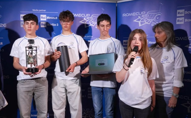 Gli studenti del Liceo Cassini di Sanremo hanno inventato lo strumento che conta le meduse in mare