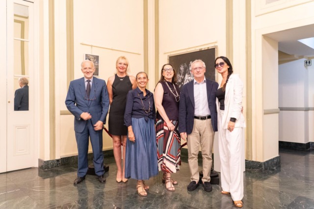 Taglio del nastro per la mostra di Elena Rede al Casinò