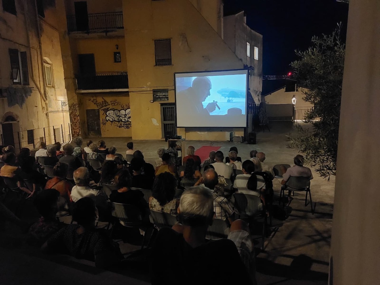 Questa sera “Cinema sotto le stelle” nella Pigna