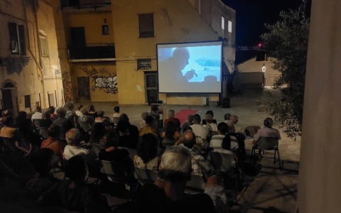 Questa sera “Cinema sotto le stelle” nella Pigna