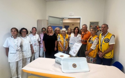 Una bilancia pediatrica per il Palasalute  dal Lions Club Sanremo Matutia