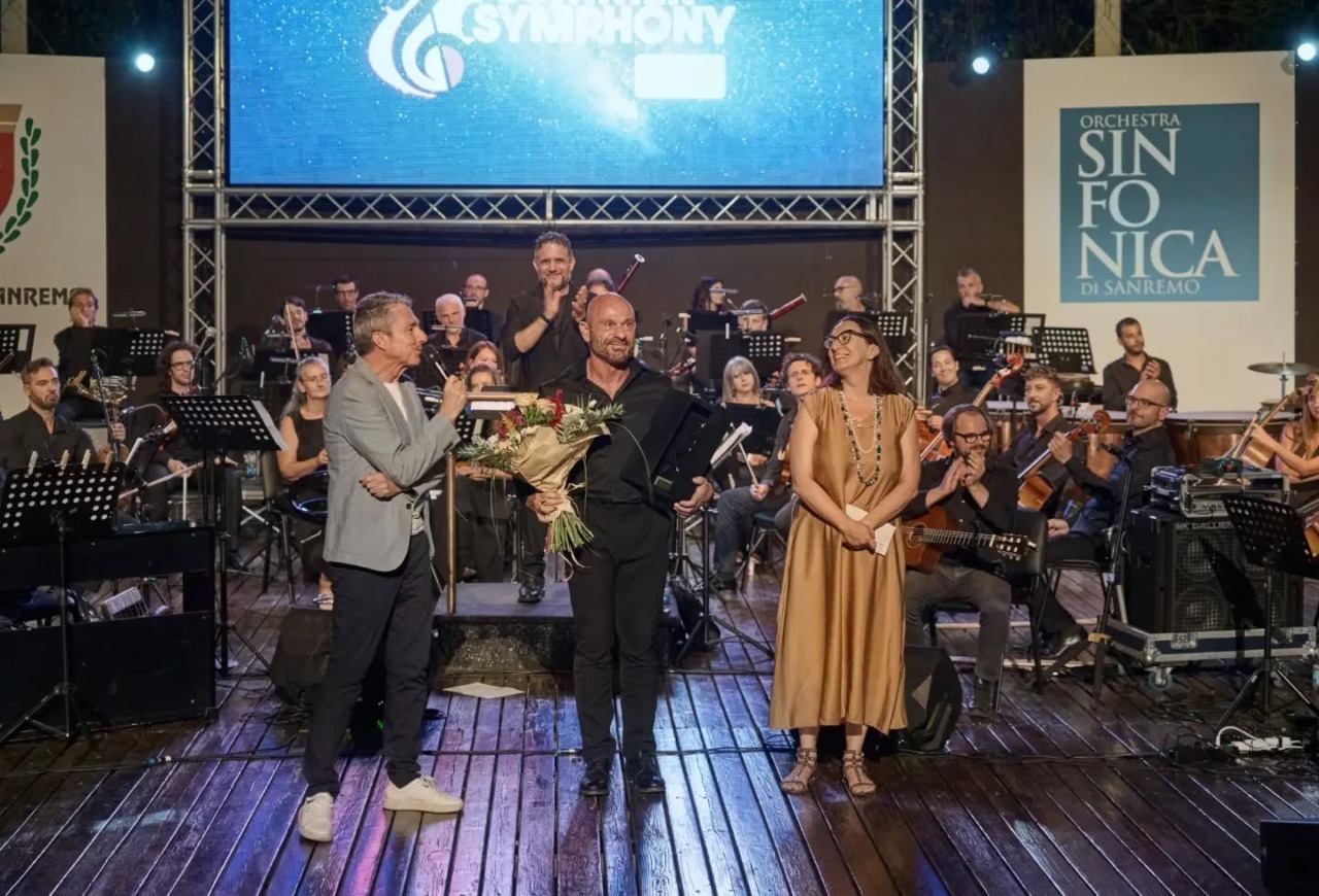 A Raiz il premio Murolo dopo il concerto all’Alfano con l’Orchestra Sinfonica