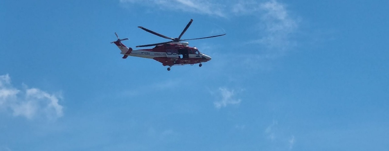 Anziano ha un malore in strada, allertato l’elisoccorso