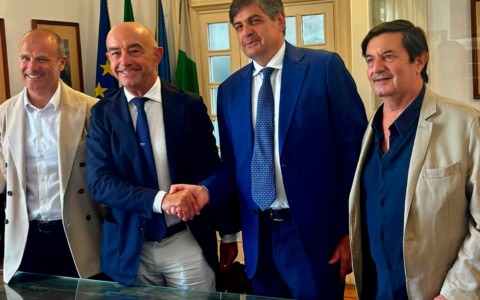 Firmato atto propedeutico al gemellaggio turistico-culturale con Capri