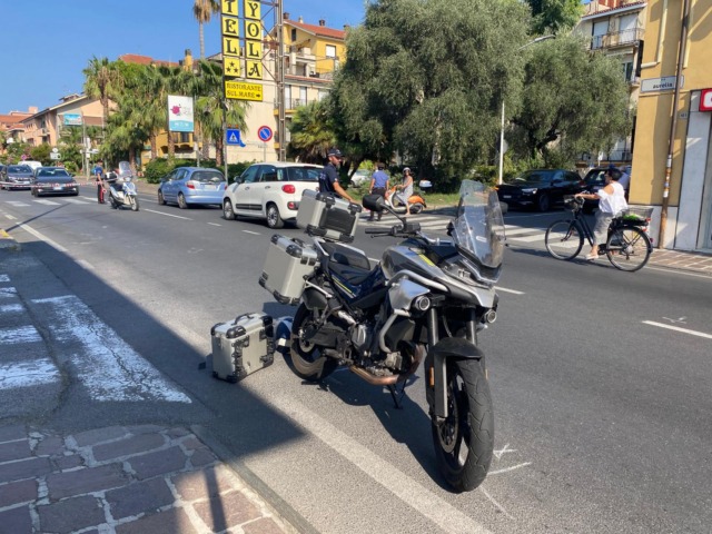 Bimbo di 6 anni investito da una moto