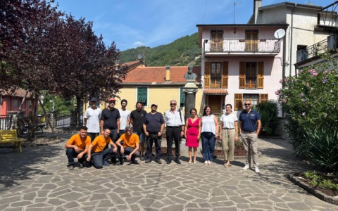 I partecipanti al corso per Giardiniere riqualificano gli spazi verdi di Piazza Brunengo a Pieve di Teco