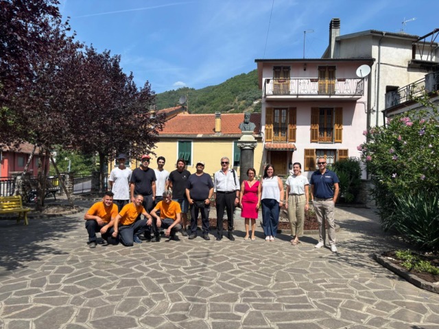 I partecipanti al corso per Giardiniere riqualificano gli spazi verdi di Piazza Brunengo a Pieve di Teco