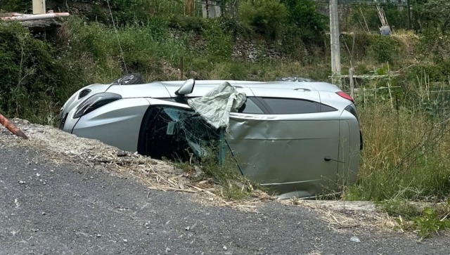 Medico di Pigna si capotta con l’auto a Dolceacqua