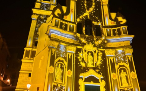 il borgo di Cervo si illumina in omaggio al festival di Musica